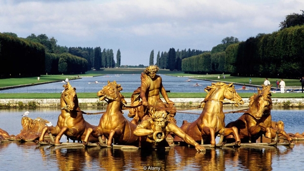 Versailles-Fountain-of-Apollo