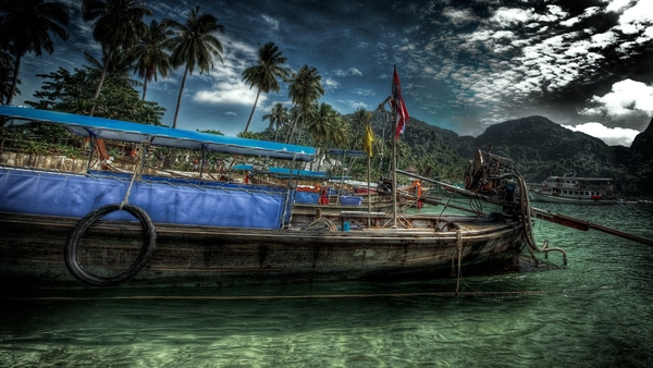 198606-HDR-boat-palm_trees-island-clouds