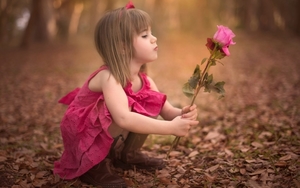 Baby-Girl-With-Flower-Girl-alon-with-Rose-Hd-wallpaper-2560x1600-