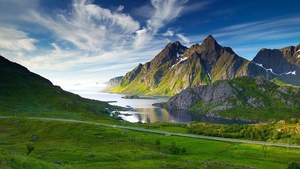 Green-mountains-and-lake-in-norway-widescreen-high-resolution-wal
