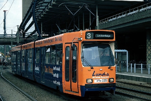 3039 Gezellige tramdrukte in de Rijnstraat  29-04-1998