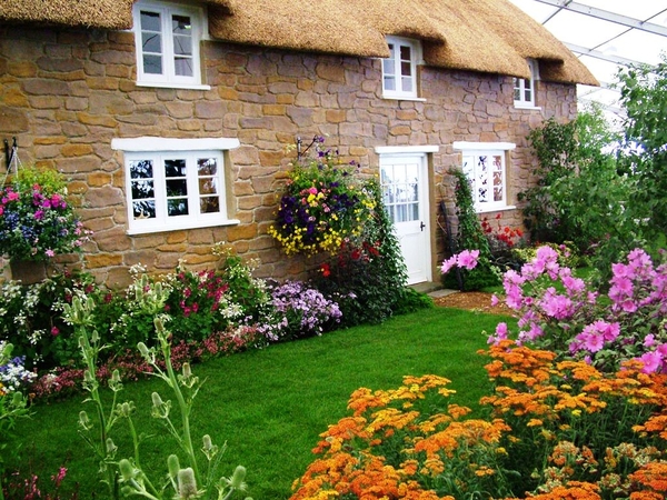 Charming-Cottage-Garden-Design