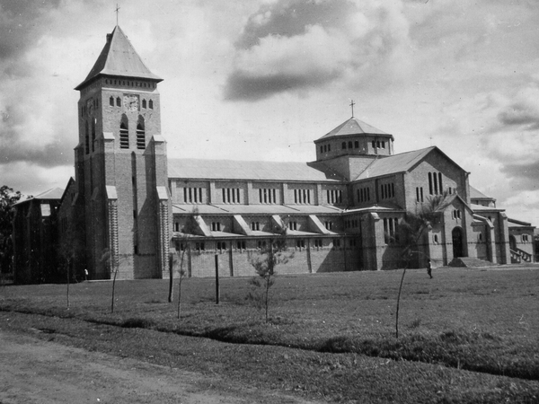 1952: Kisantu: kathedraal