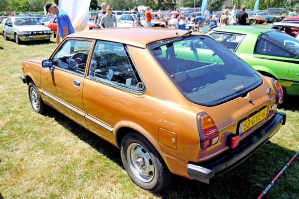DSCN6002_Toyota-Tercel-Coupe-DeLuxe-Hatchback-1300_bruin_1980_65p