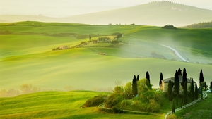 Italy-Tuscany-nature-summer-countryside-house-green-beautiful-lan