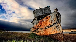ship_wreck_on_shore_hdr_harbor_clouds_boats-phGE