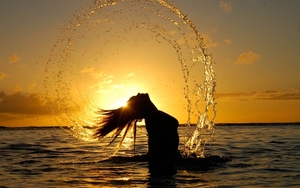 338366-women-wet_hair-sunlight-rising_sun-water-silhouette