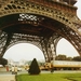 Bij de Eifel toren in Parijs