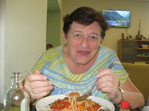 35) Memee met haar spaghetti
