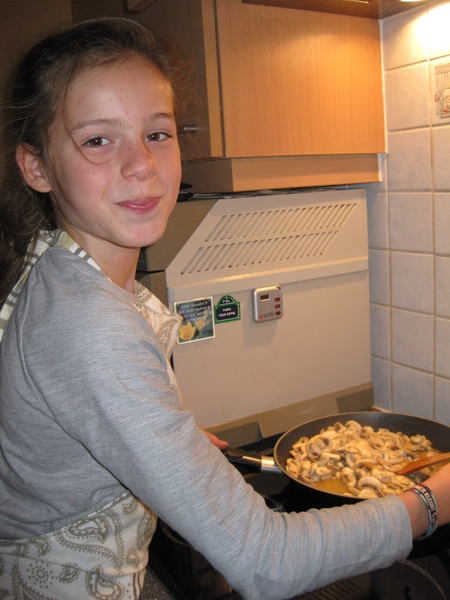 72) Jana bakt de champignons