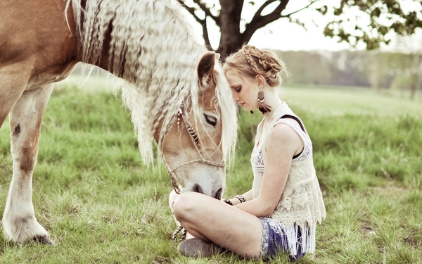 Beautiful-woman-horse-friendship