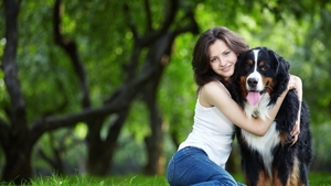 girl_dog_happiness_friendship_nature_green_background_76424_1920x