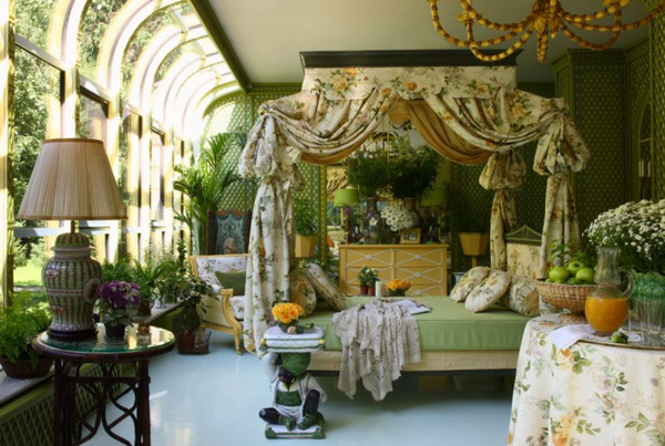 Extravagant-Winter-Garden-Bedroom-Theme-Russian-Interior-Design