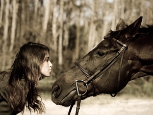 635850518645932777-560328570_girl-and-horse