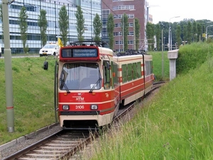 Bij de Hoornbrug ontspoord de 3106 van lijn 1 26-07-2005