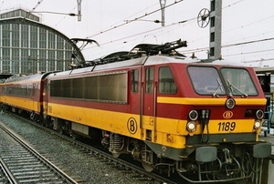 De Beneluxtrein met locomotief 1189 staat in Amsterdam in 2005 kl