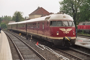 De VT 08.5 503 van de DB staat in 2006 in Korbach (Duitsland).