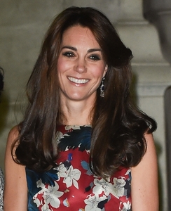 kate-middleton-visits-the-vampa-museum-in-london-october-272015-x