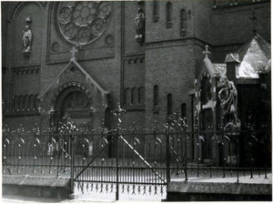 Hobbemastraat, de R.K. kerk H. Hart van Jezus 1955