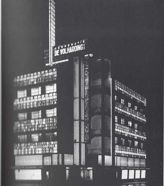 Het gebouw van de Volharding tijdens de opening in 1928
