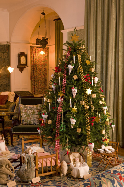 Victorian-Style-Christmas-TreeVictorian-Style-Christmas-Tree