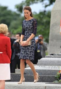 Kate Middleton Arrive In Canada Photos (6)