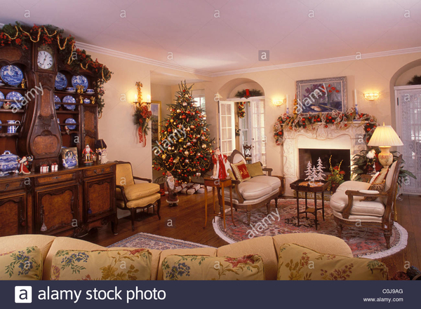 living-room-in-victorian-style-home-decorated-for-the-christmas-h