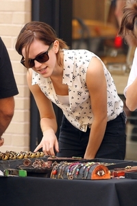 Emma+Watson+goes+shopping+friend+Meatpacking+IVjG2P5BGPbx