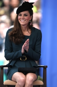 Kate Middleton wear hot short skirt-01