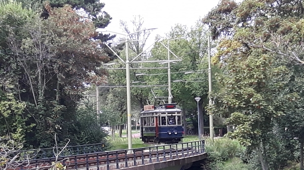 A 327 Over de trambrug