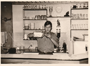 Roger Vanhoutte, was Barman