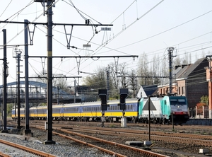 2805 met NS 91 84 1186008-6 achteraan FKI -LINT 20190401 als E922