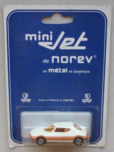 Norev-MiniJet_Bertone-Trapeze-Nsu-Wankel_White&bronzeStripe_IMG_6