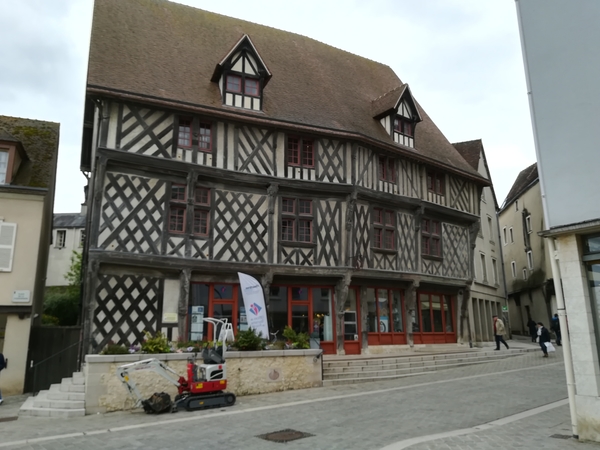 Vakwerkhuis met de toeristische dienst Chartres