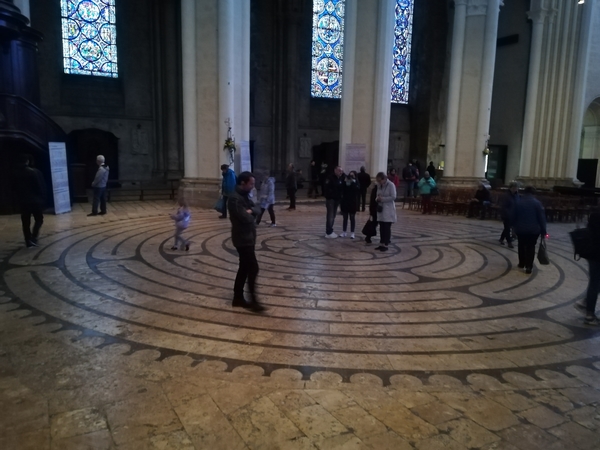 Het labyrint in de kathedraal van Chartres