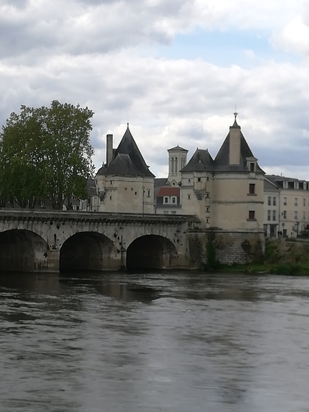 Pont Henri IV over de Vienne in Chtellerault