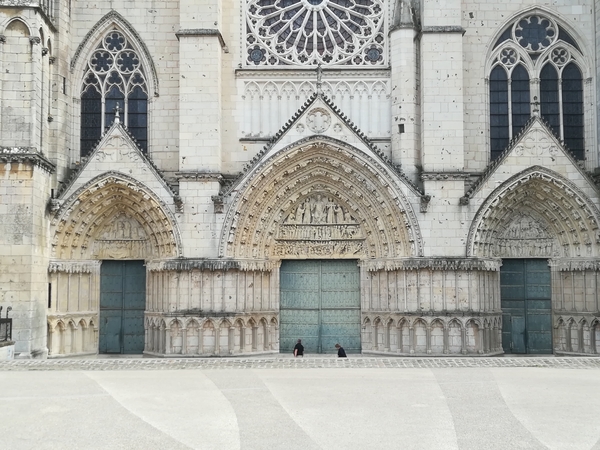 Portaal kathedraal Saint-Pierre-de-Poitiers