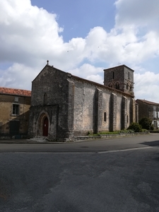 Saint-Michel kerk in St. Angeau