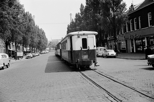 Rotterdam Boergoensestraat met trams bestaande uit M1806+1501+151