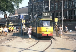 881 op het Stationsplein. zomer 1983.