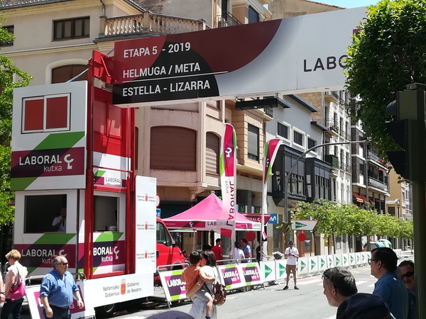 Estella aankomststreep 5de etappe ronde van Navarra