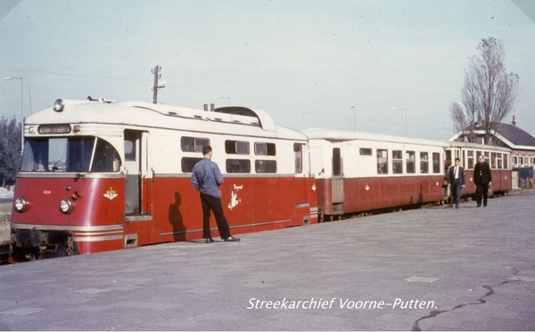 21 Juli 1965 M1806 Bergeend te station Spijkenisse.