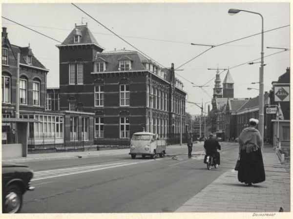 1971, Duinstraat richting Scheveningseweg, links de Ziekenverpleg
