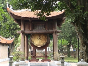 Hanoi , gong in tempel van de Literatuur