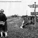 Belgishe militairen aan de kruising van de weg van Westrozebeke n