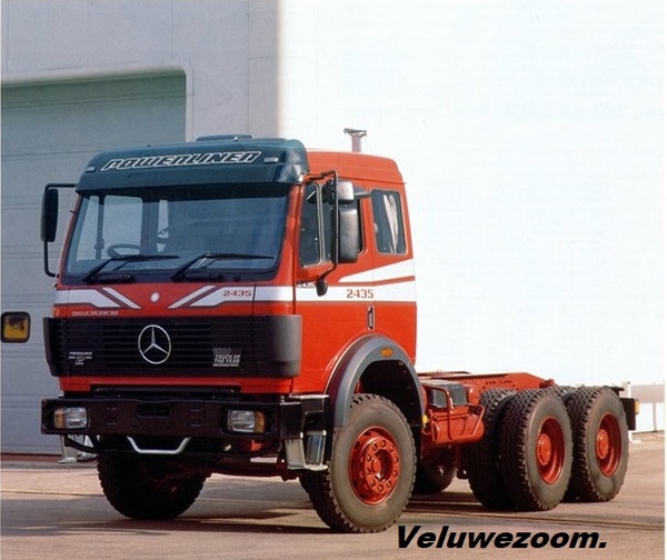Mercedes-Benz-2435