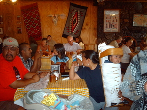4 Navajo indianenrestaurant_indanenfamilie met kindje_IMAG1461