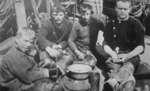 1910 (?) Rechts op foto Loetke Steigenga