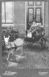 1912 (?) Sierd de Boer  en  zuster Anne de Boer (van Wiebe Siemen