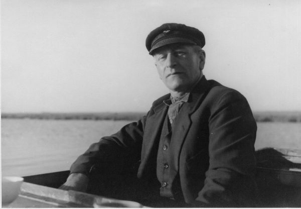 1940 ( ?) Wiggert Amesterdam onderweg met de boot naar Sne